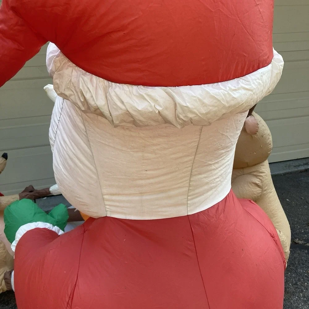 Santa & Reindeer Bonfire Inflatable / 63